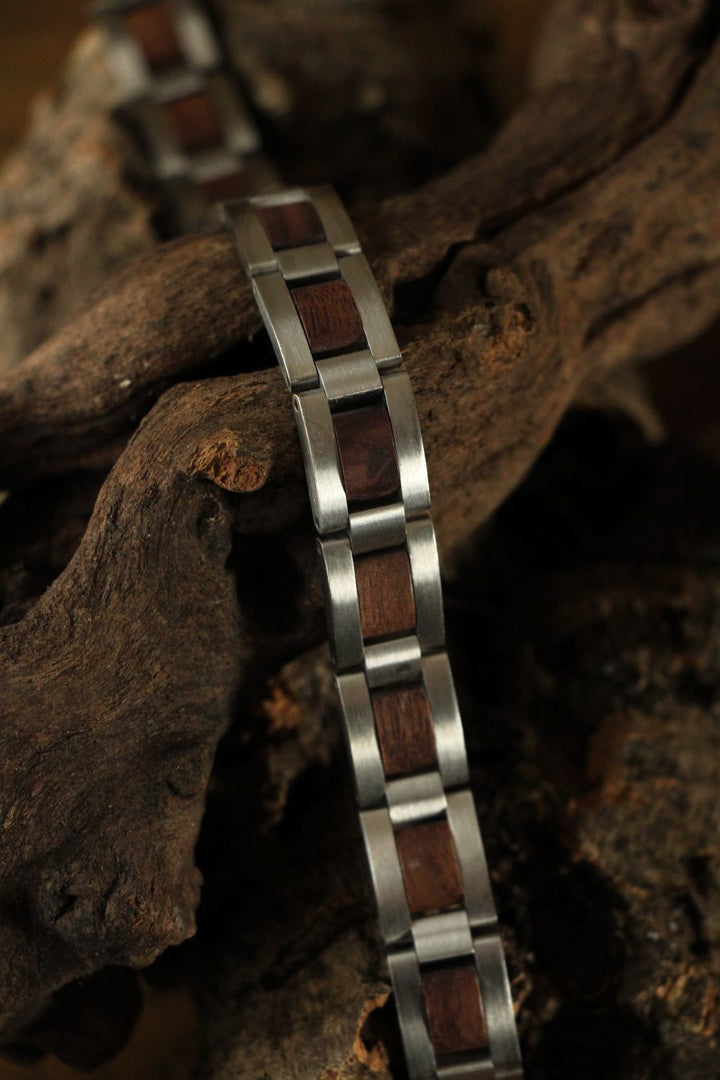 Close-up of the Algarve bracelet links in walnut and brushed steel - The Wood Look