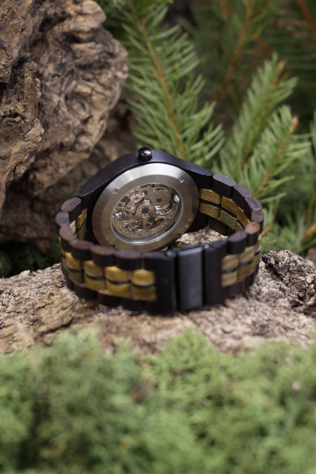 Back of the Havana mechanical watch with its ebony and green sandalwood bracelet - The Wood Look