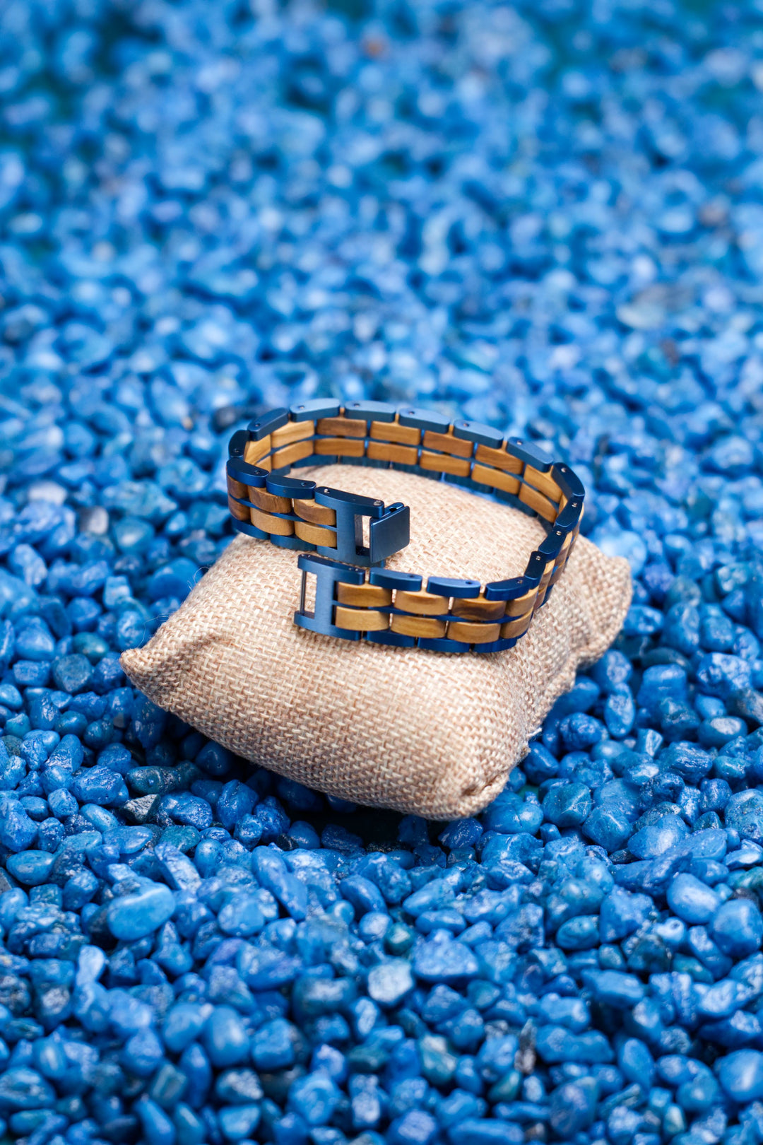 Jodhpur olive wood and blue steel bracelet open to show the clasp - The Wood Look