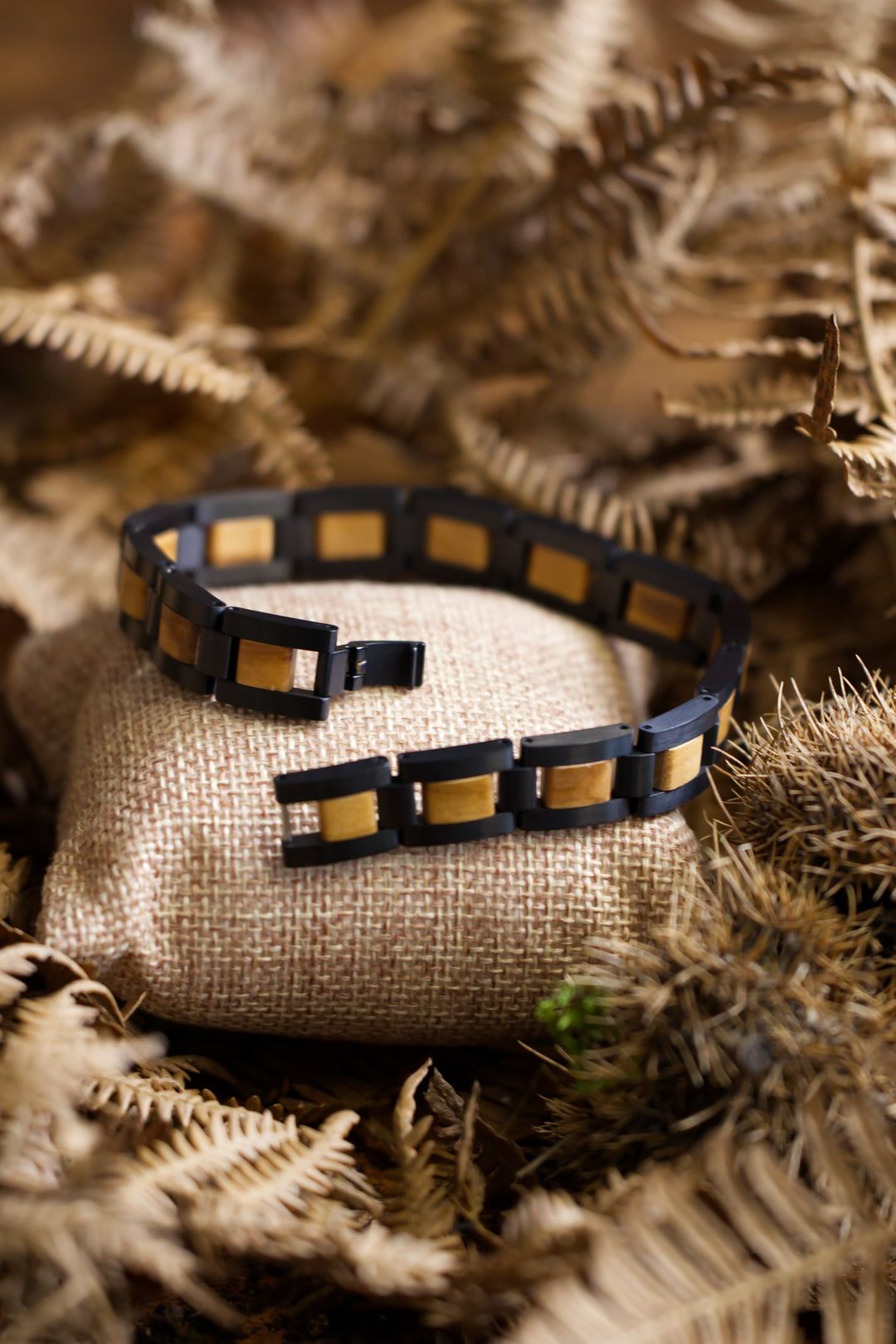 Paracas olive wood and black steel bracelet open to show the clasp - The Wood Look