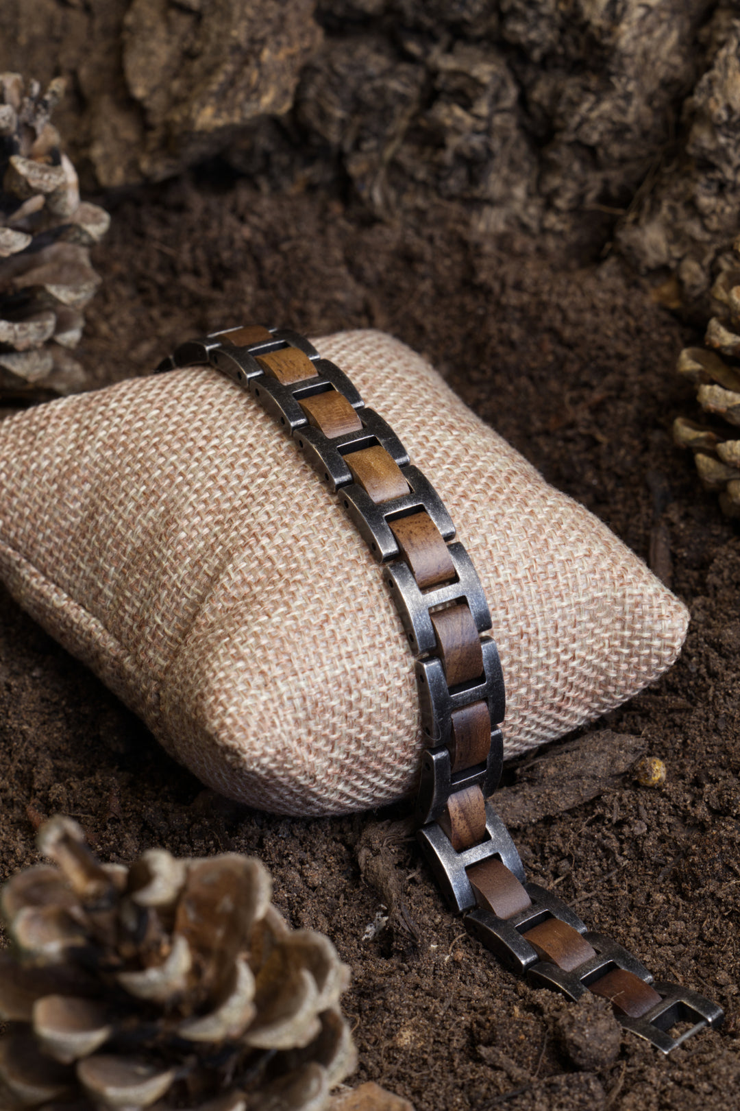 Yukon aged walnut and antique brushed steel bracelet with pine cones - The Wood Look